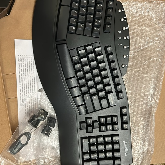 Perixx Periboard-612 wireless ergonomic split keyboard ⌨️ - Picture 7 of 9